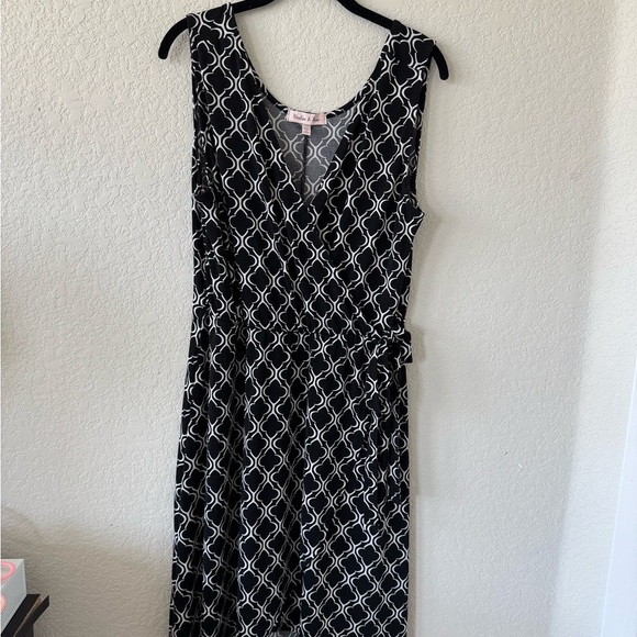 Harlow Dresses & Skirts - Maternity Elegant Black and White Patterned Dress